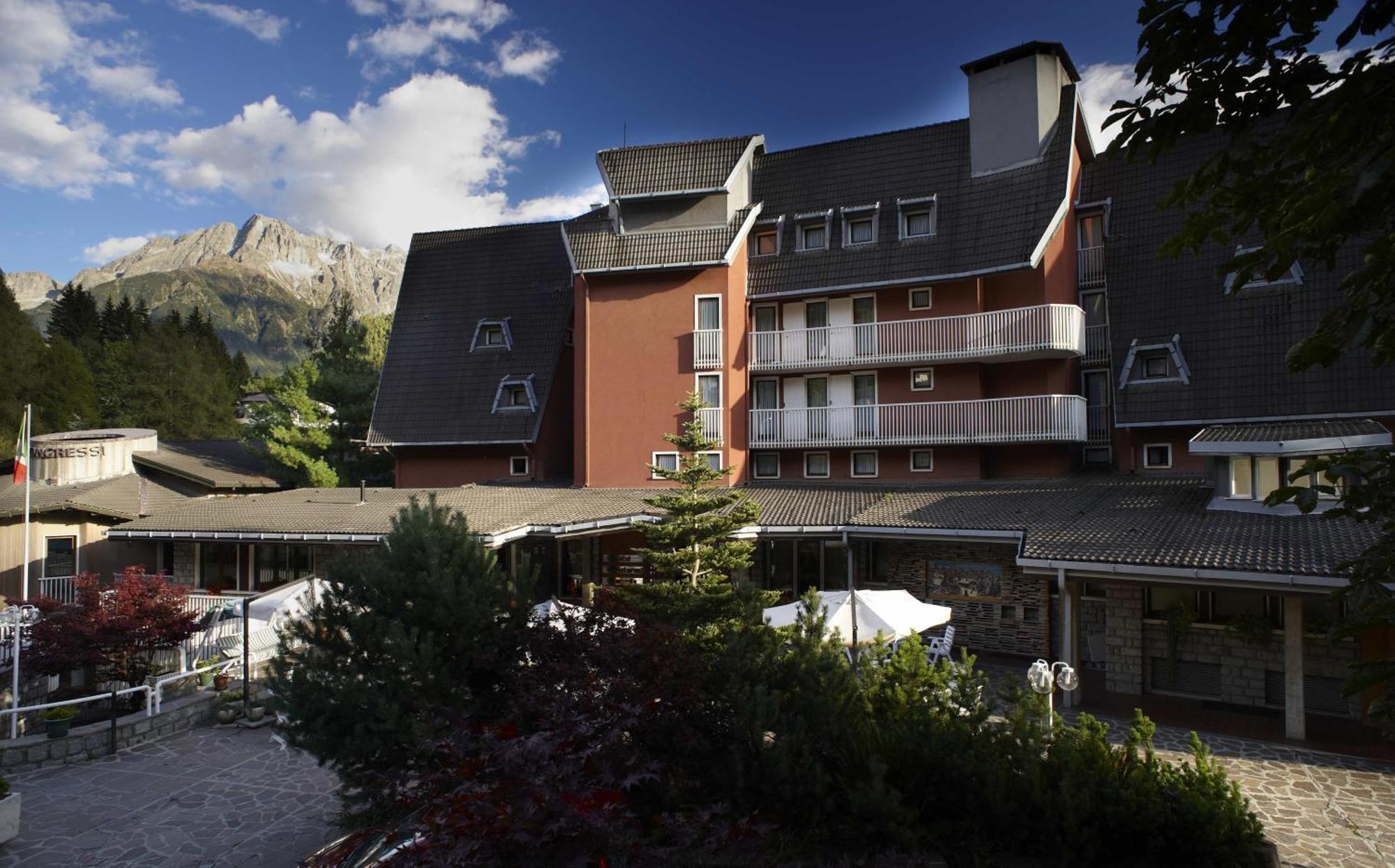Hotel Mirella Ponte Di Legno Kültér fotó