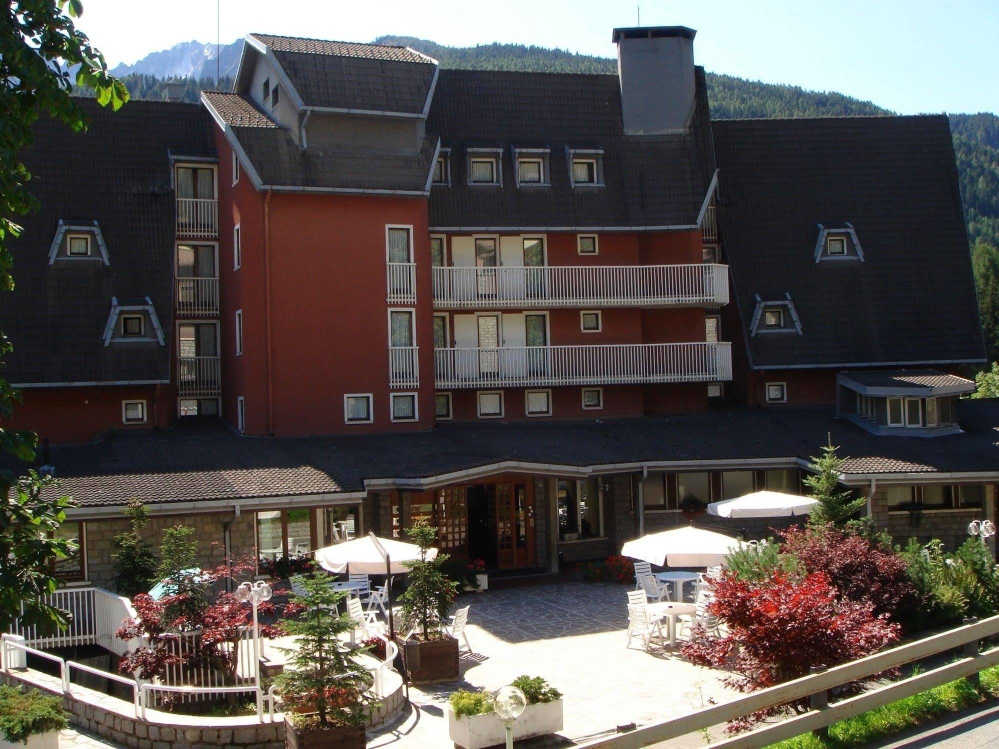 Hotel Mirella Ponte Di Legno Kültér fotó