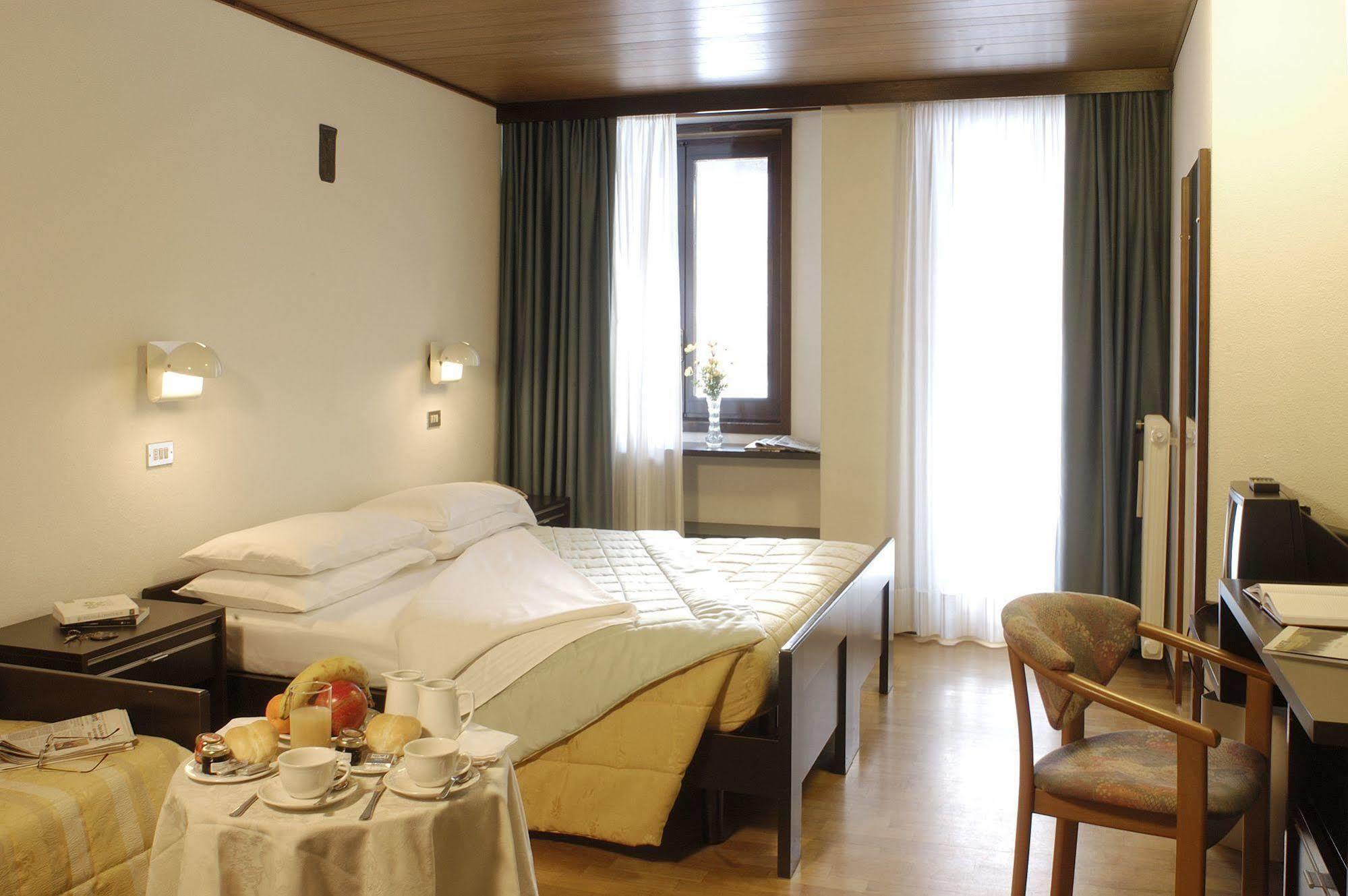 Hotel Mirella Ponte Di Legno Kültér fotó