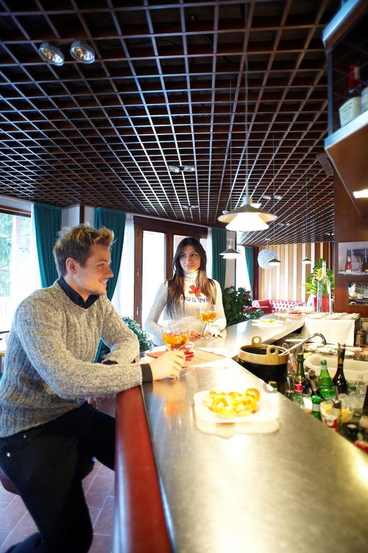 Hotel Mirella Ponte Di Legno Kültér fotó